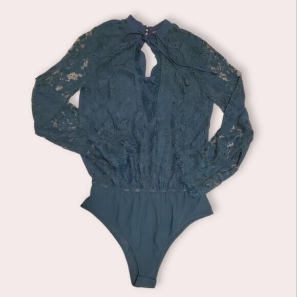 LULUMARI- NWOT- Frenchy Deep V Lace Green Bodysuit- Size S (Fits like M) - Picture 3 of 16